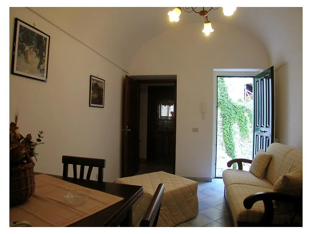 Aparthotel Al Poggio Antico Amalfi 2*,